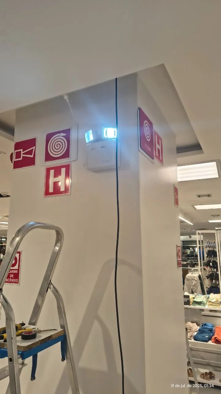 Eletricista ajudante de eletricista 