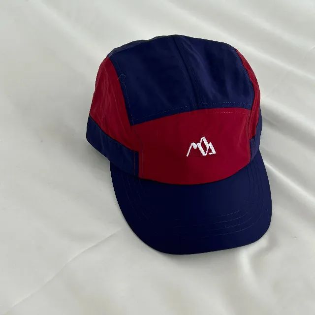 boné 5 panel nylon vermelho/azul com regulador elástico