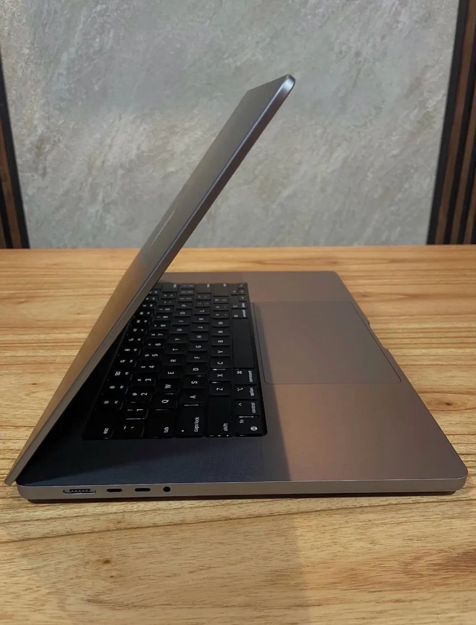 MacBook Pro 16 inch - M1 Pro - 16GB - 512 SSD - Notebooks - Centro