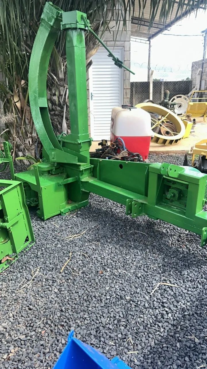 Ensiladeira JF 90 c/ Boca Area Total. Vende ou aluga.