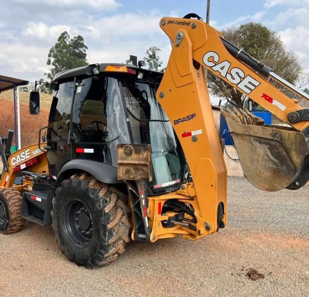 Retroescavadeira Case 580N 18/18 - Parcele Você - Foto 3