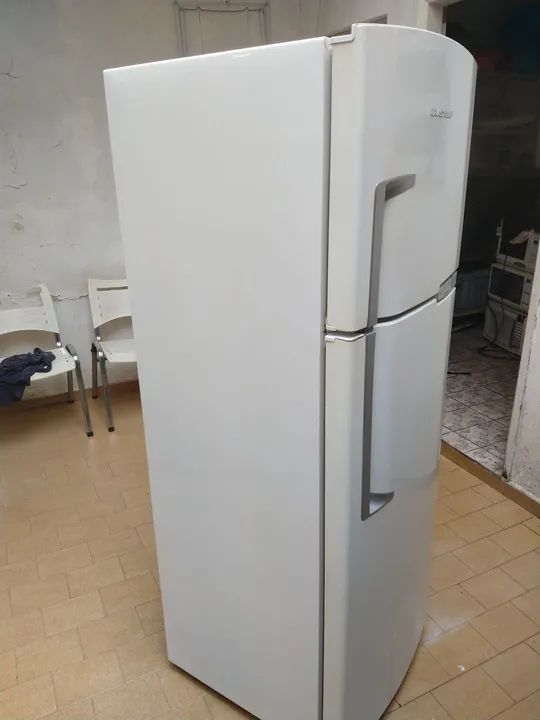 Geladeira Brastemp 340 litros funcionando perfeitamente bem conservado. - Foto 4