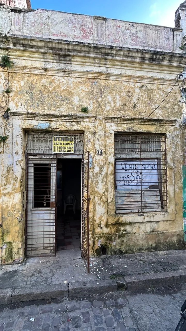 Casa para Comércio, contém duas entradas pela rua R. Cristóvão Colombo e R. Passo da Pátr
