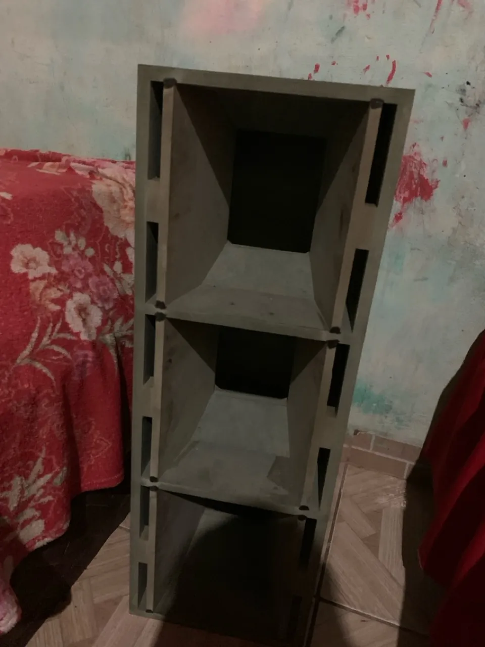 Caixa de som tipo corneta