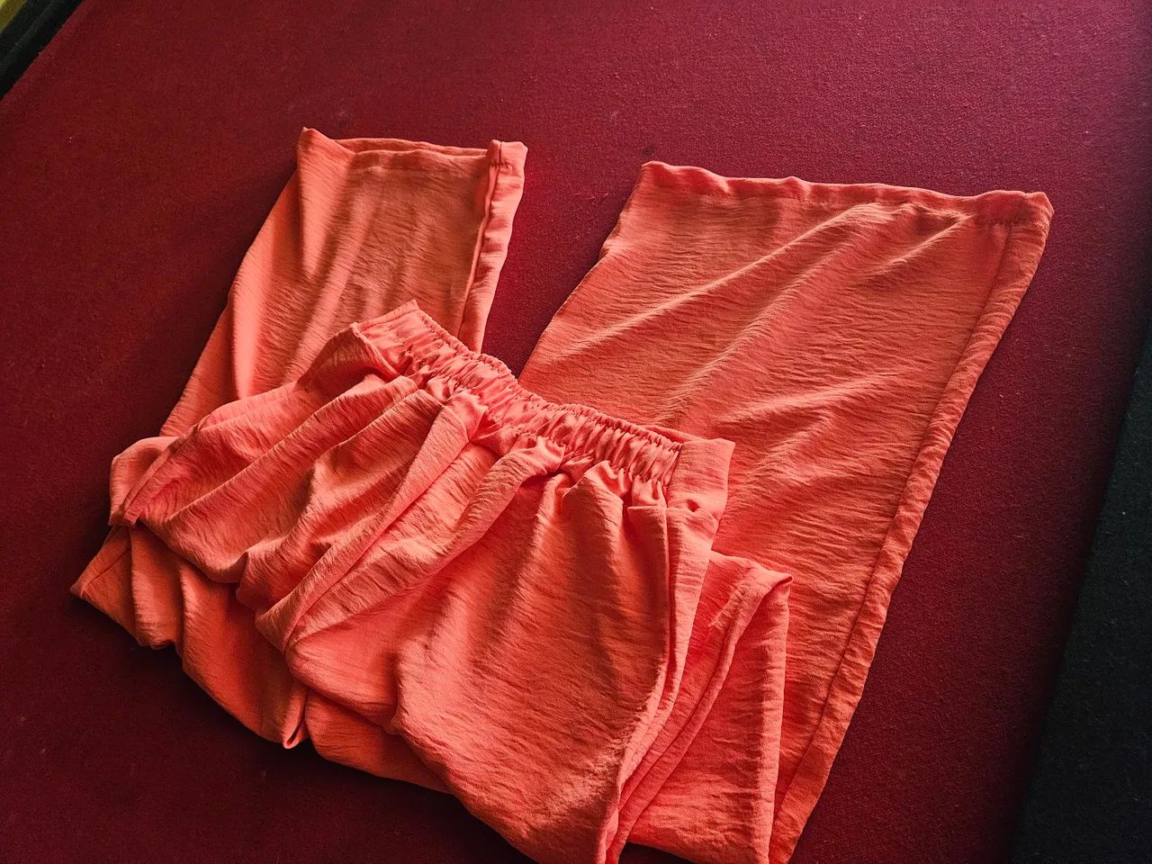 Calça de tecido leve e confortável - Foto 4