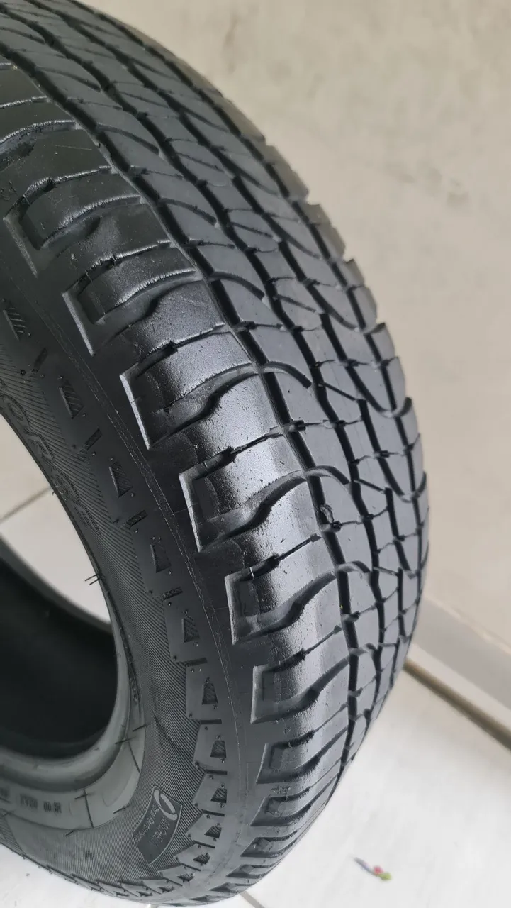 Pneu para carro - Ótimo estado