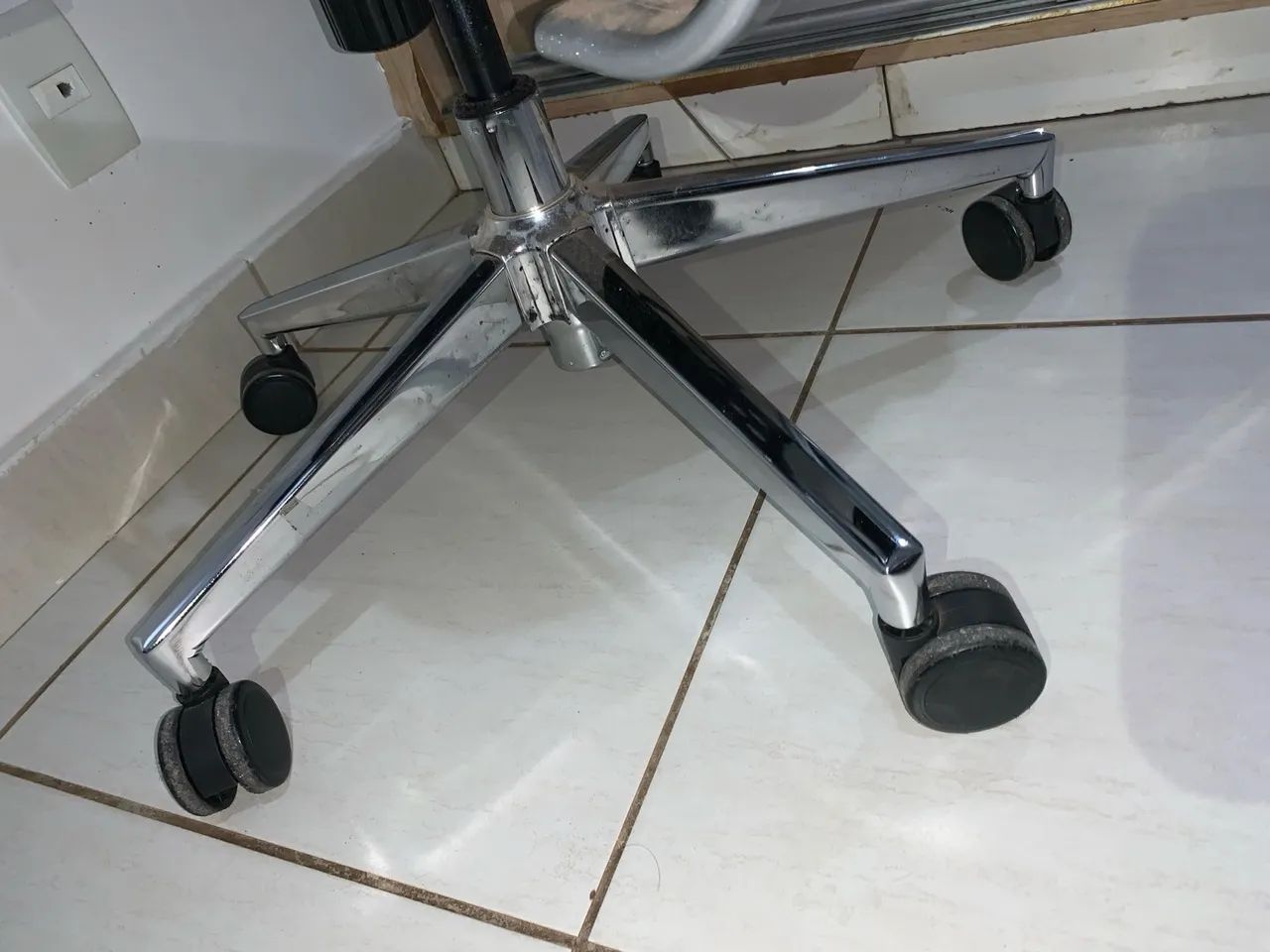 Cadeira ergonômica  - Foto 5