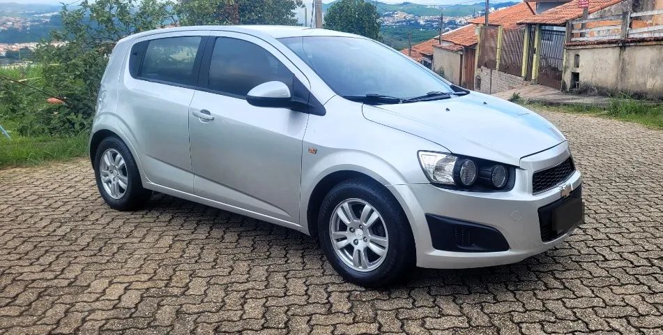 SONIC LT HATCH 2013 MUITO NOVO  - Foto 4