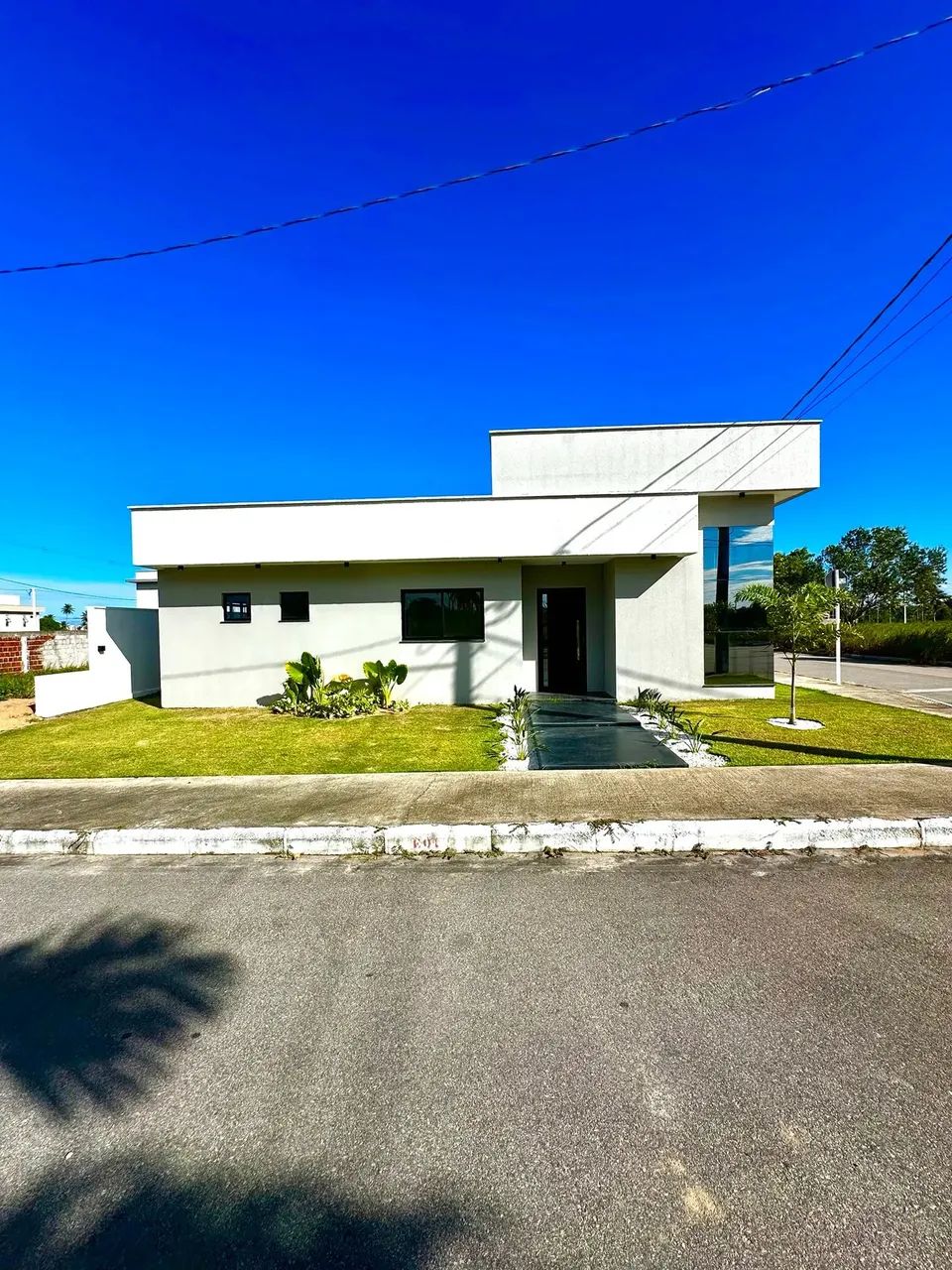 Casa Térrea no Condomínio Montreal, Localizada no Bairro Parnamirim