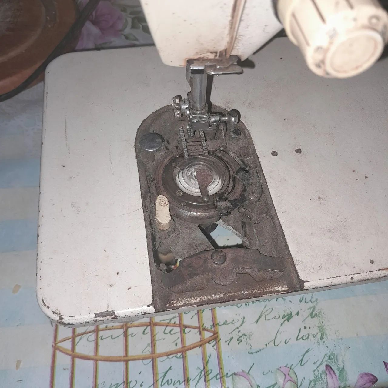 SINGER BOBINA MÁGICA PRA RETIRAR PEÇAS OU CONCERTAR 200 REAIS  - Foto 3