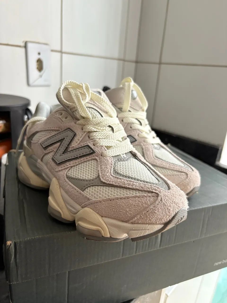 Tênis New Balance 9060 - Off White - Foto 3