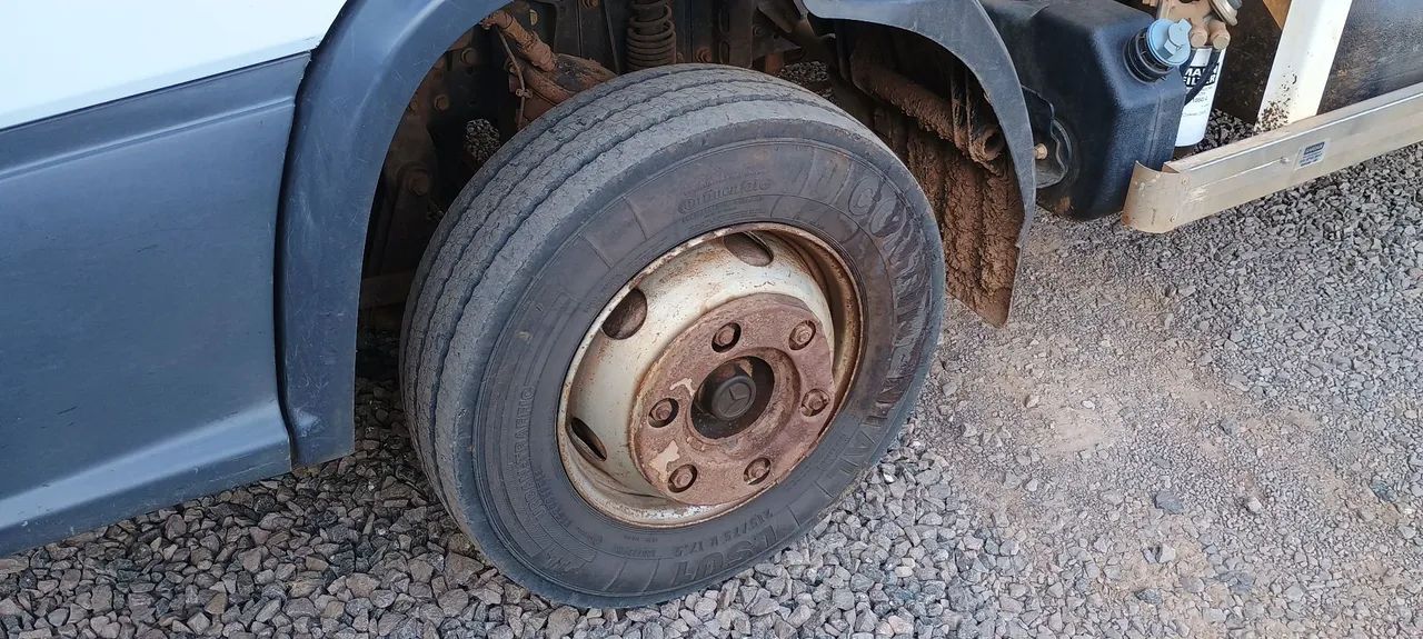 Accelo 815 com caçamba. - Foto 4
