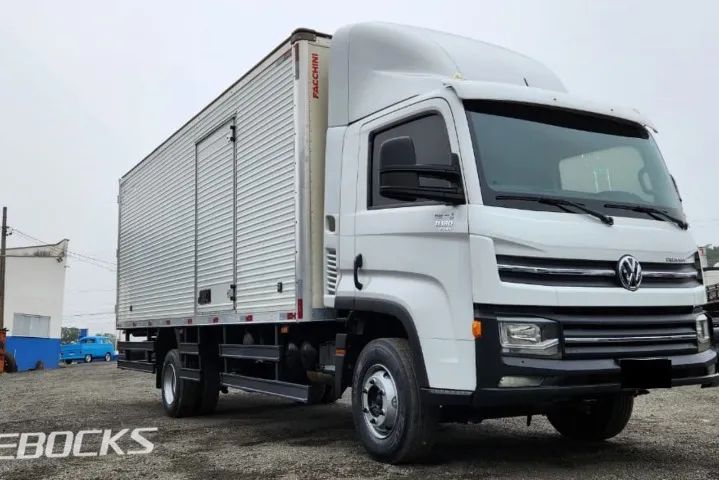 VW 11180 Delivery Baú 2017