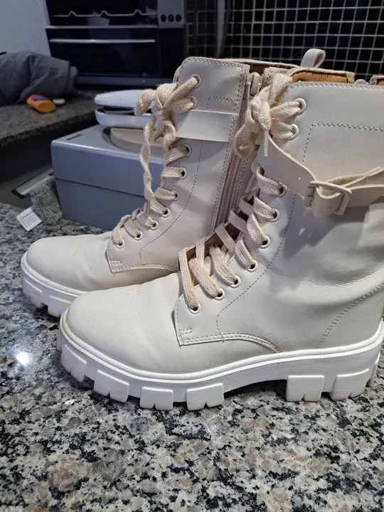 Bota Coturno bege feminina