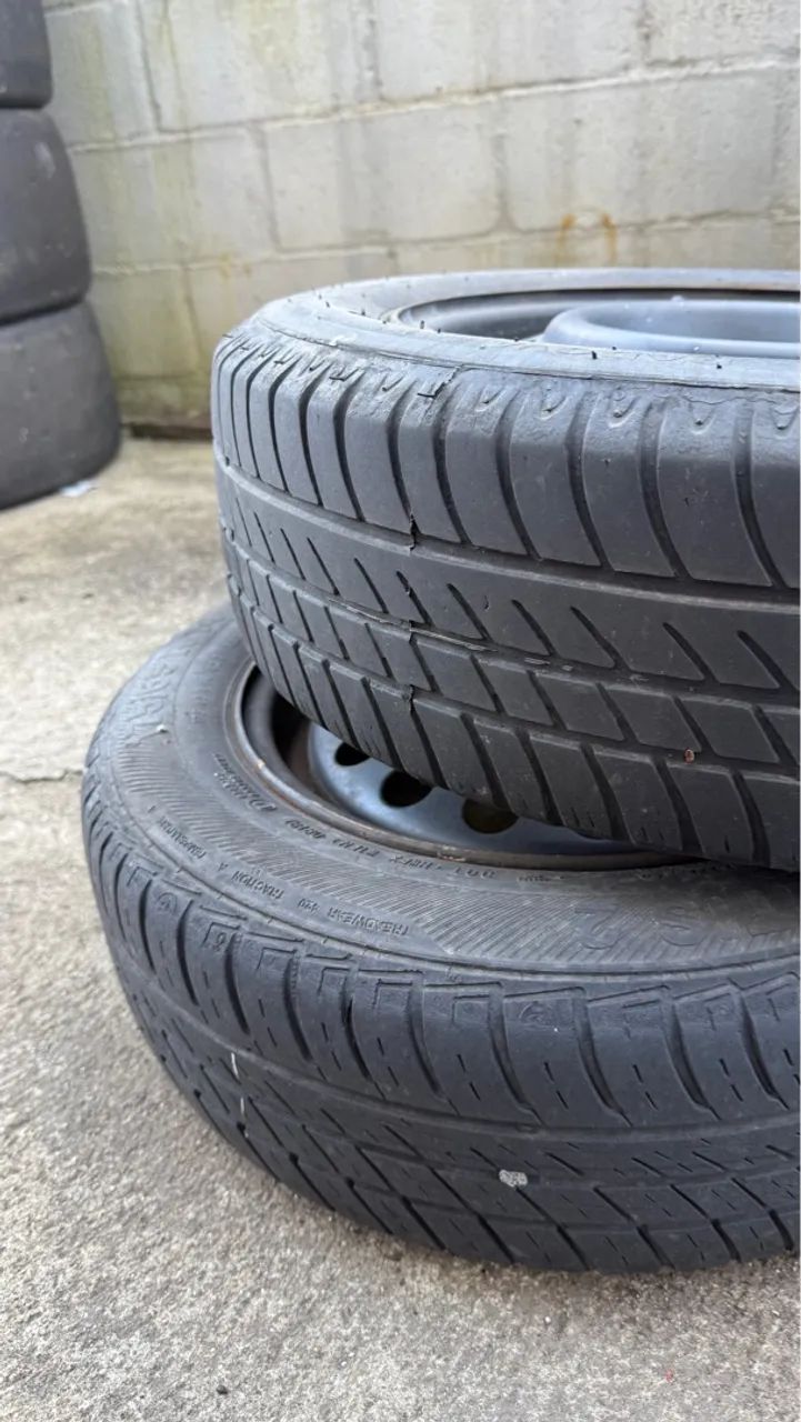 Jogo de 4 pneus bons com roda aro 14 - Foto 2