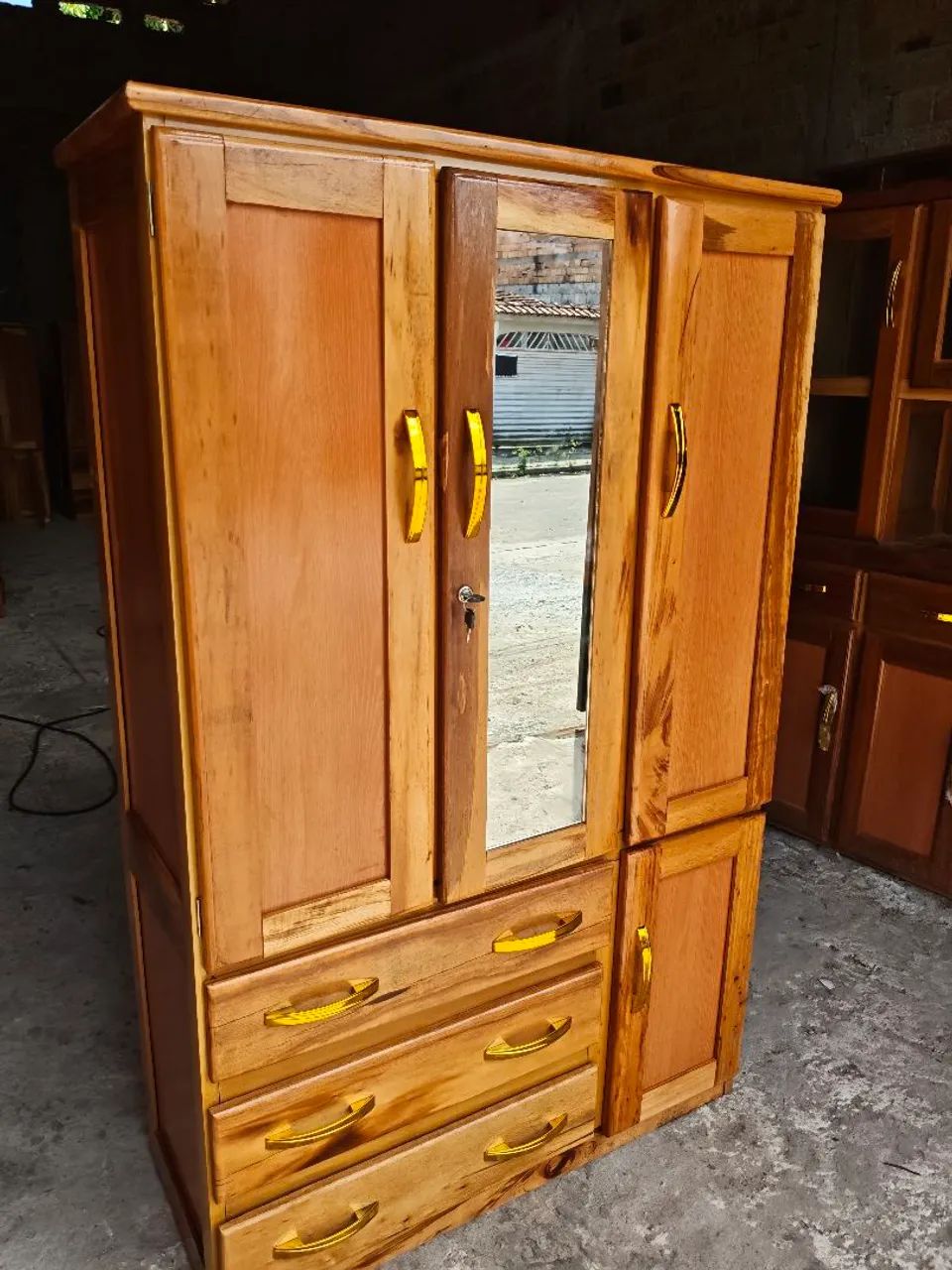 Guarda roupa de madeira com espelho frete grátis  - Foto 2