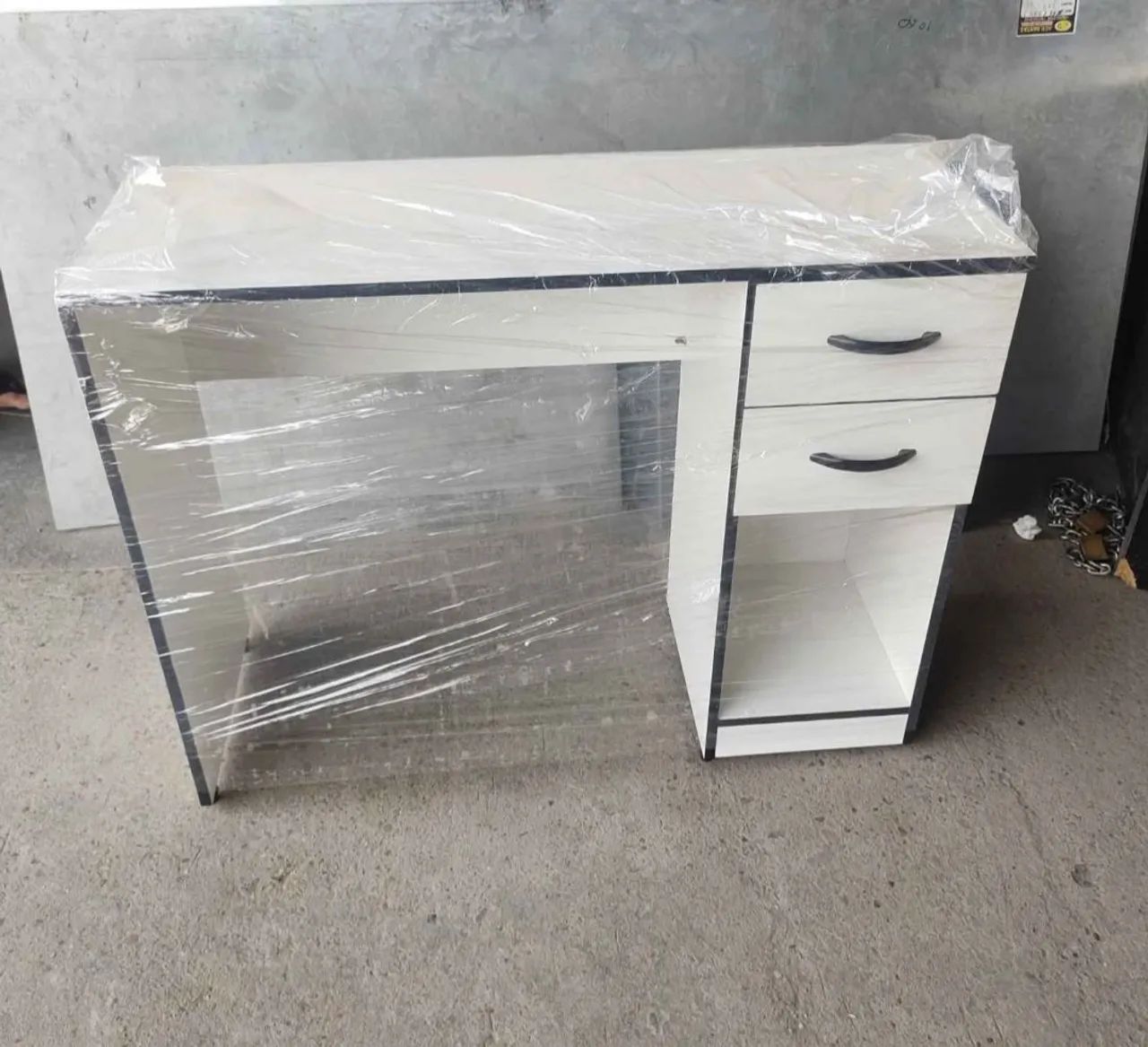 Mesa de Escritório Branca com Gaveta
