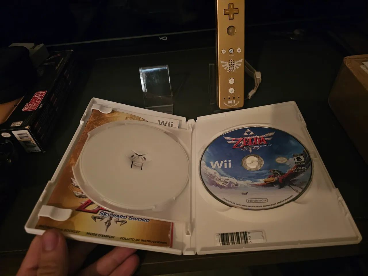 Wii Remote dourado edição especial zelda + jogo original  - Foto 5