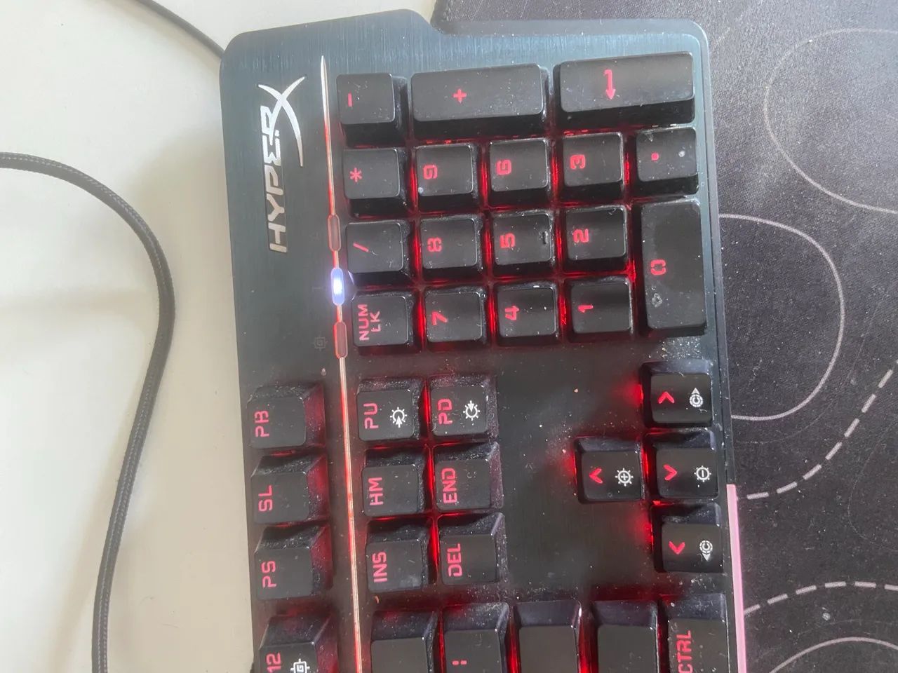 Vendo teclado hyperx bem novo só vendo 