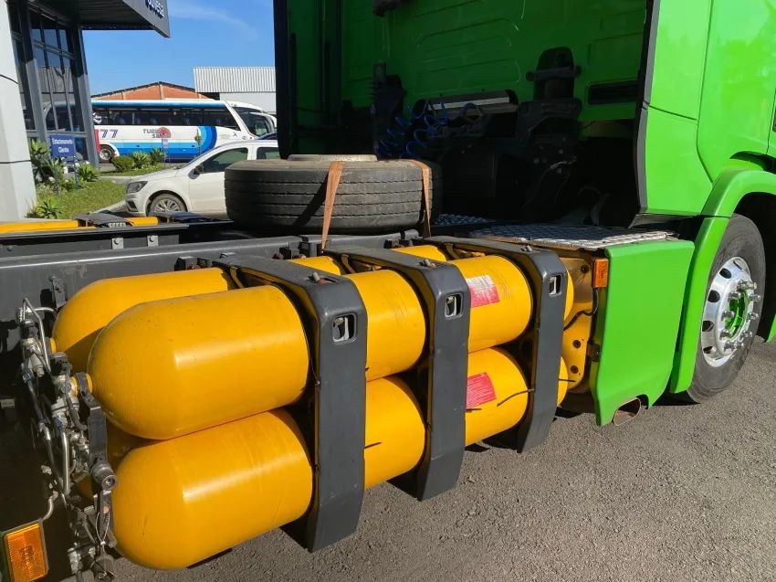 SCANIA CAMINHÃO A GÁS RH410 6X4 2022 - RETARDER, RODA DE ALUMÍNIO - Foto 5