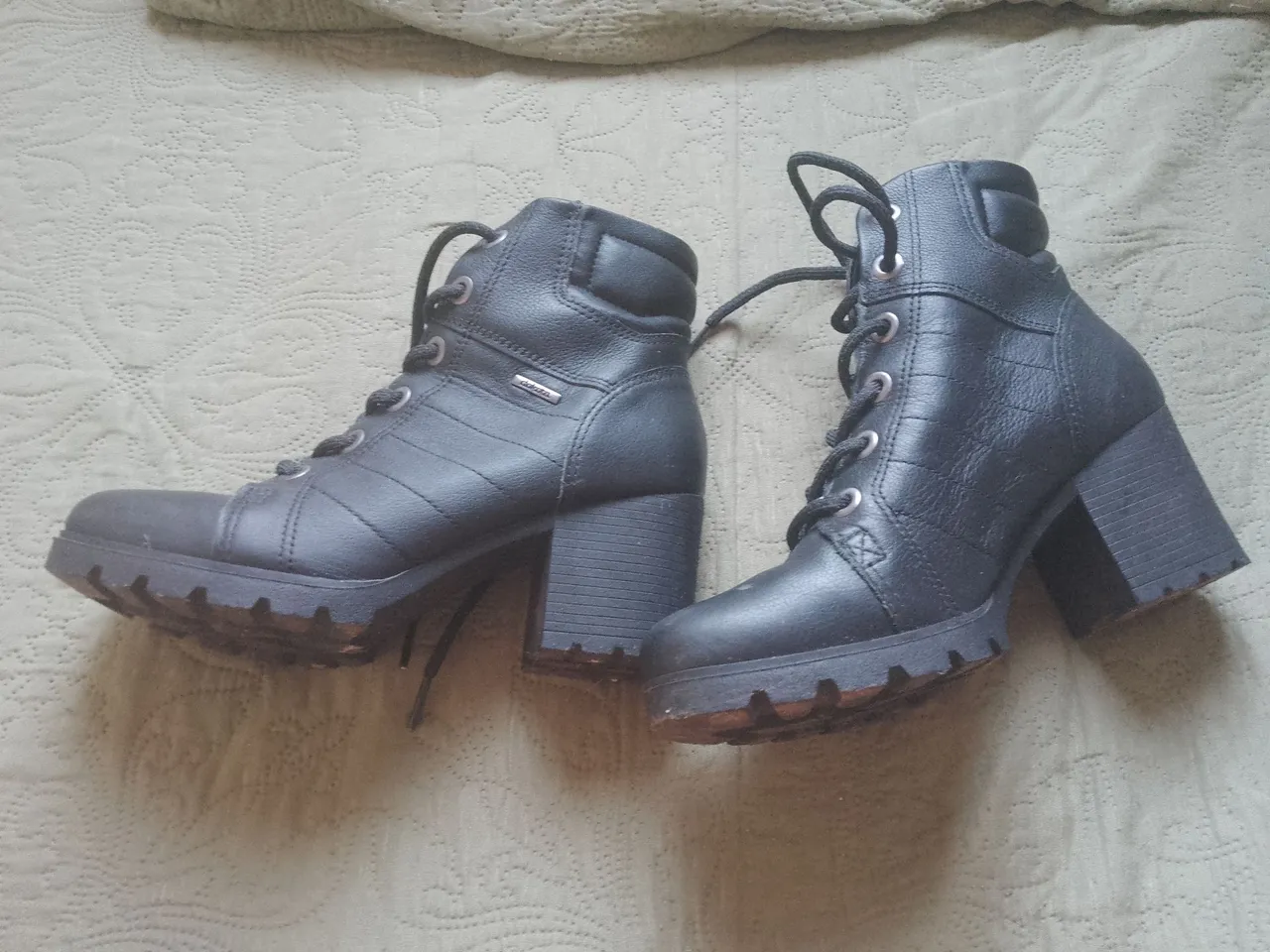 Botas Femininas Cano Curto Salto Bloco