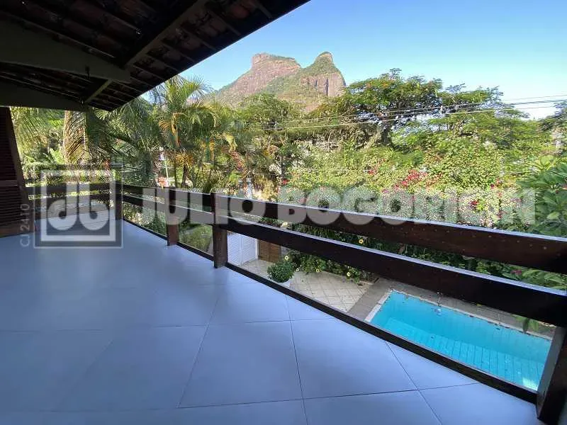 Barra da Tijuca- Casa Duplex- Condomínio -Vista Pedra da Gávea-4 quartos -2 suites -piscin