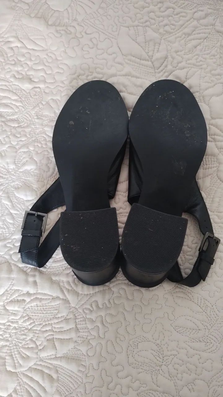Sandália de couro preto arezzo 39 - Foto 2