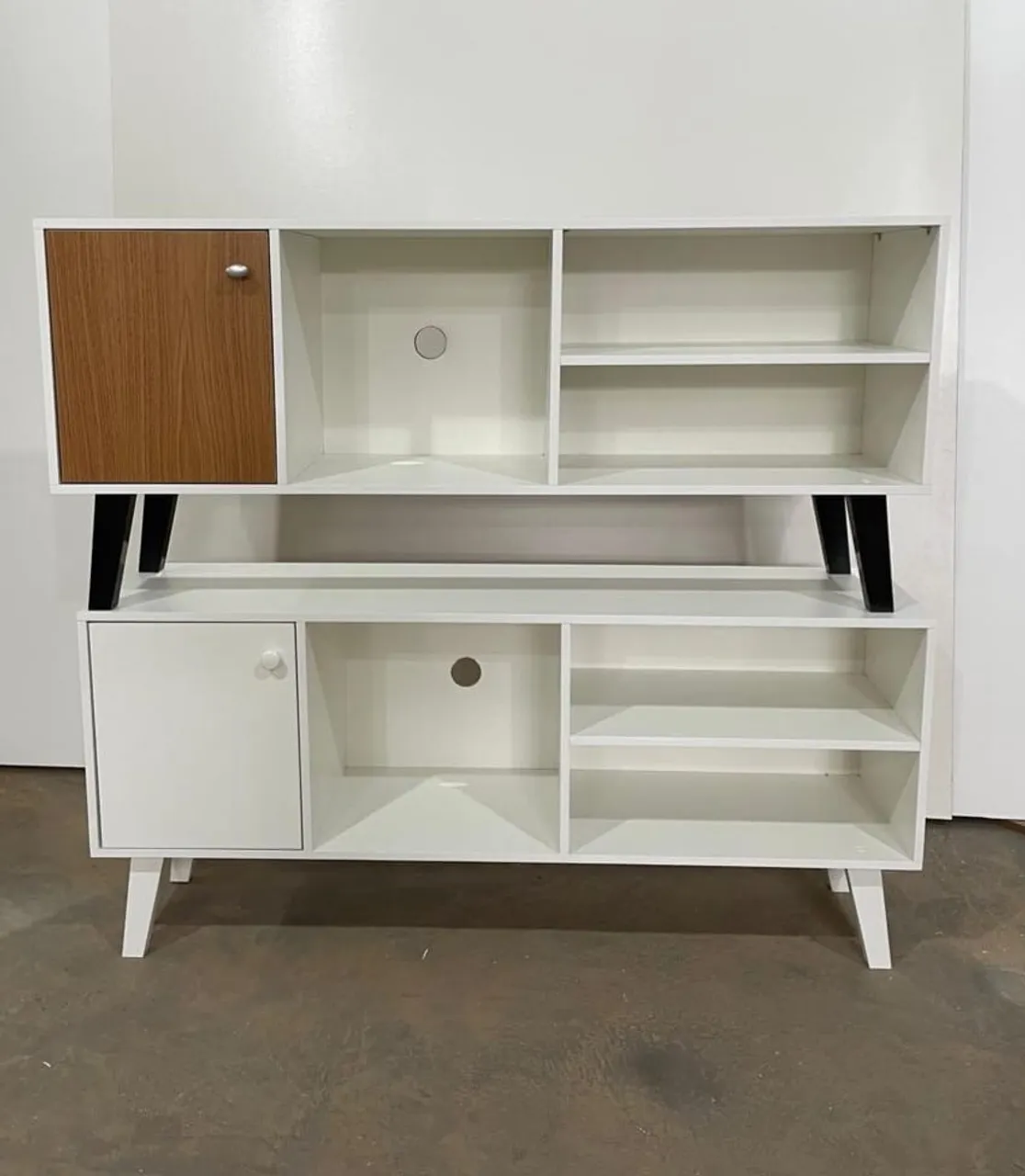 Rack com pé retro 250,00