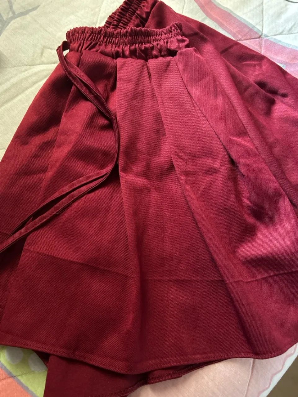 Vendo Saia/short vermelha rodada