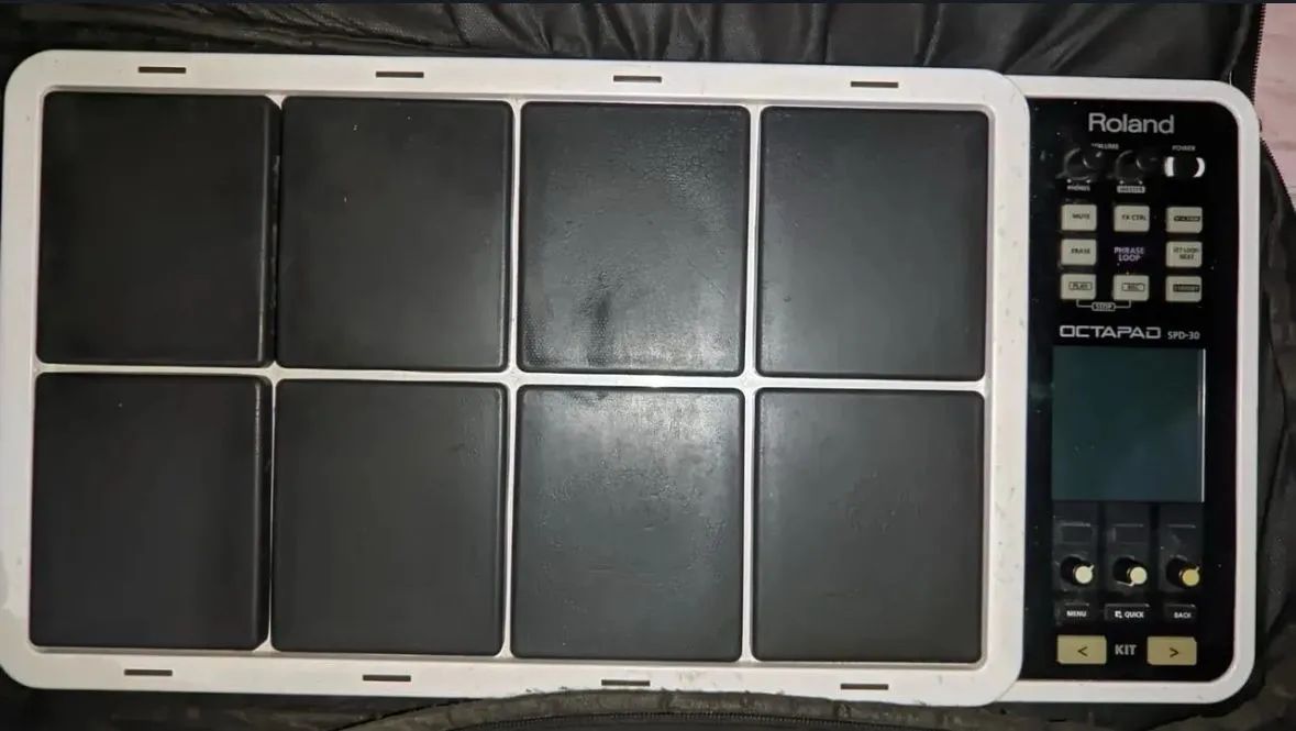 Vendo SPD 30 Roland + bumbo  Já com bag. Super conservada!!  Valor R$ 4.000   - Foto 3