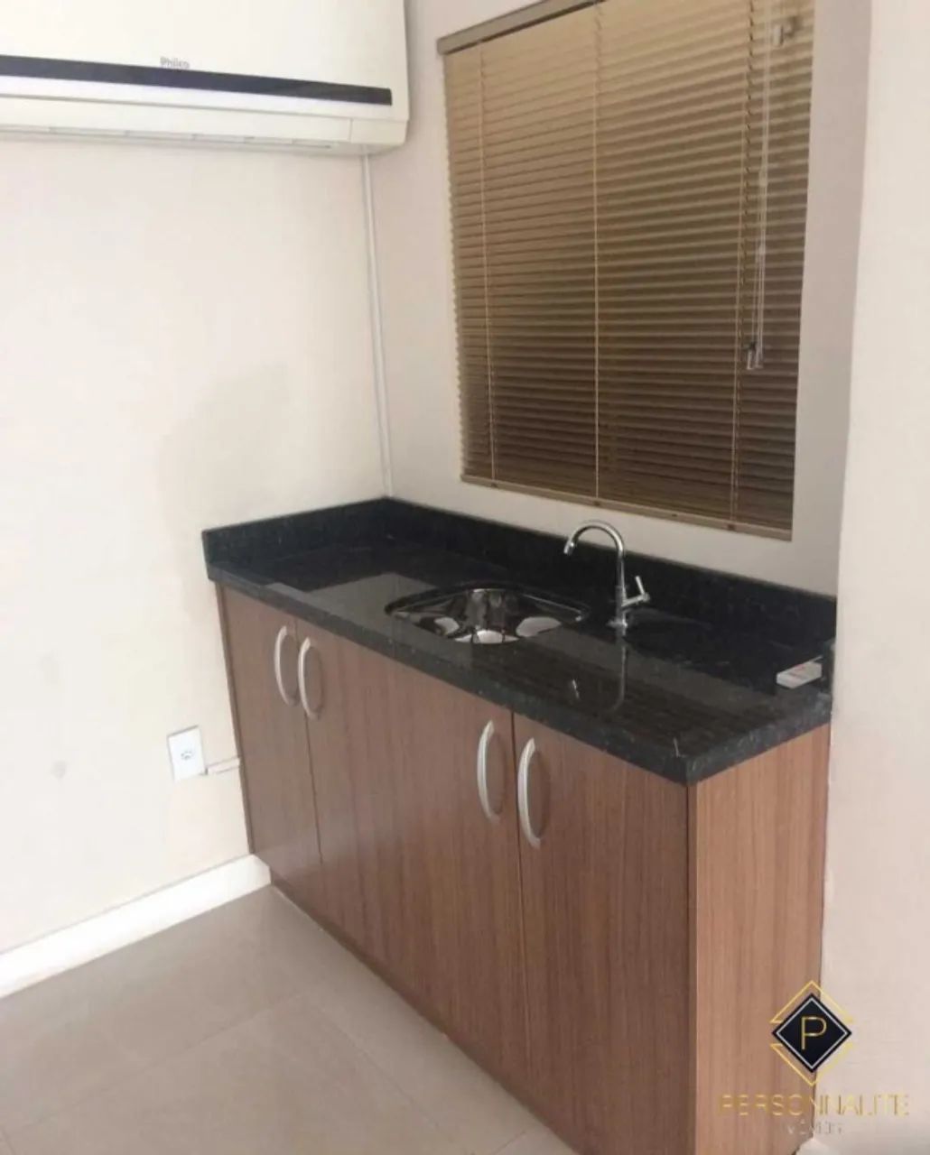 SALA TÉRREA NO CENTRO DE BC COM 69M2 E VAGA DE GARAGEM NUMERADA, COM COND. DE AR E OUTROS - Foto 3