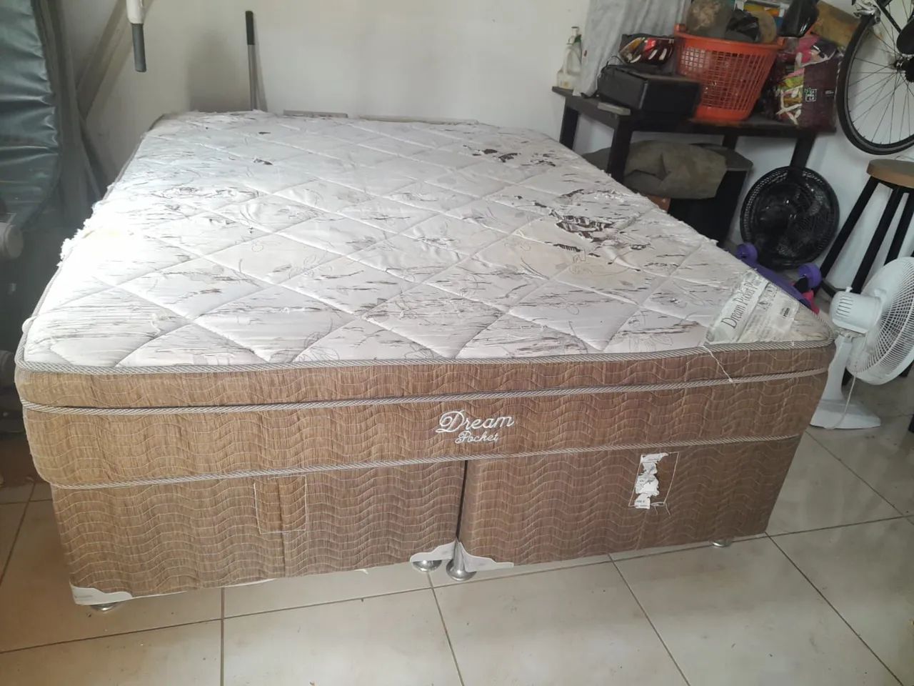 Cama tipo Queen Size 