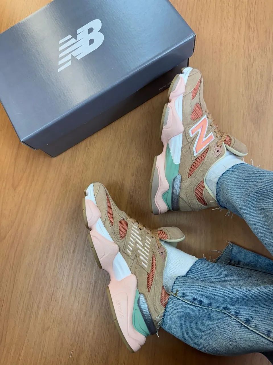 Tênis New Balance 9060 Feminino - Cores Vibrantes - Foto 3