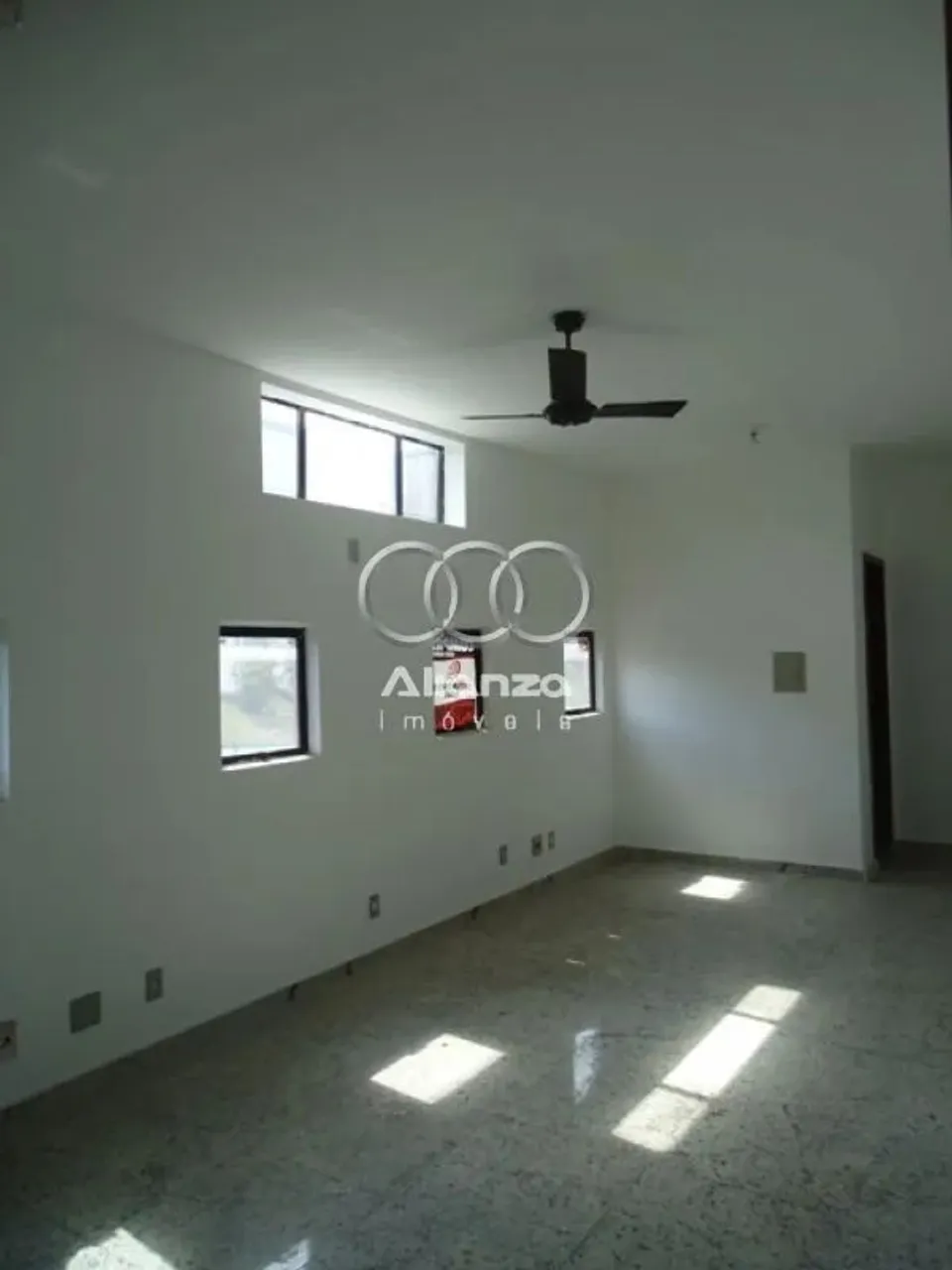 Sala para locação na Avenida Raja Gabaglia