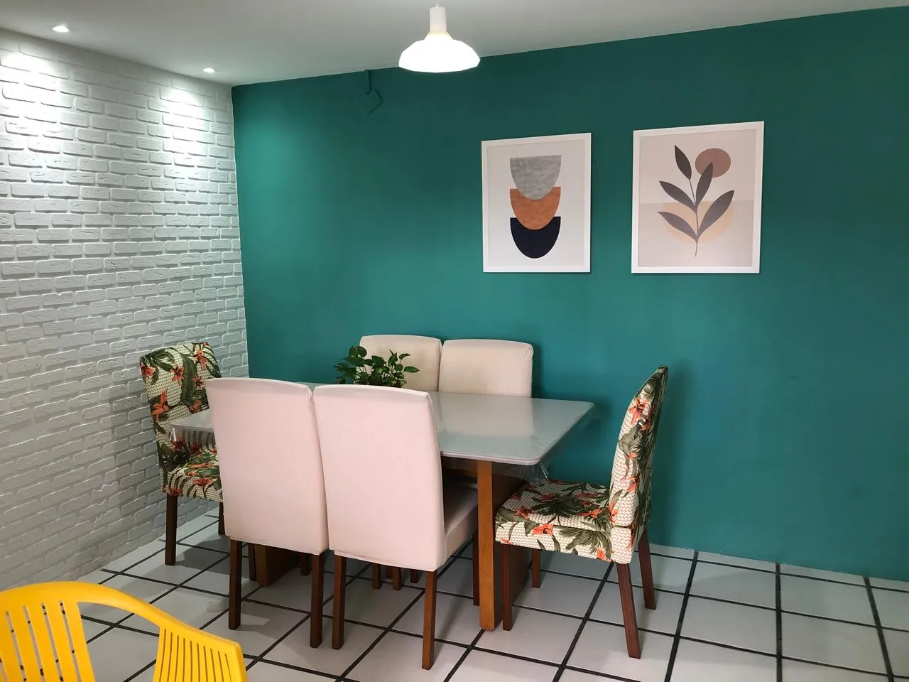Apartamento para venda possui 51 metros quadrados com 2 quartos em Trobogy - Salvador - BA