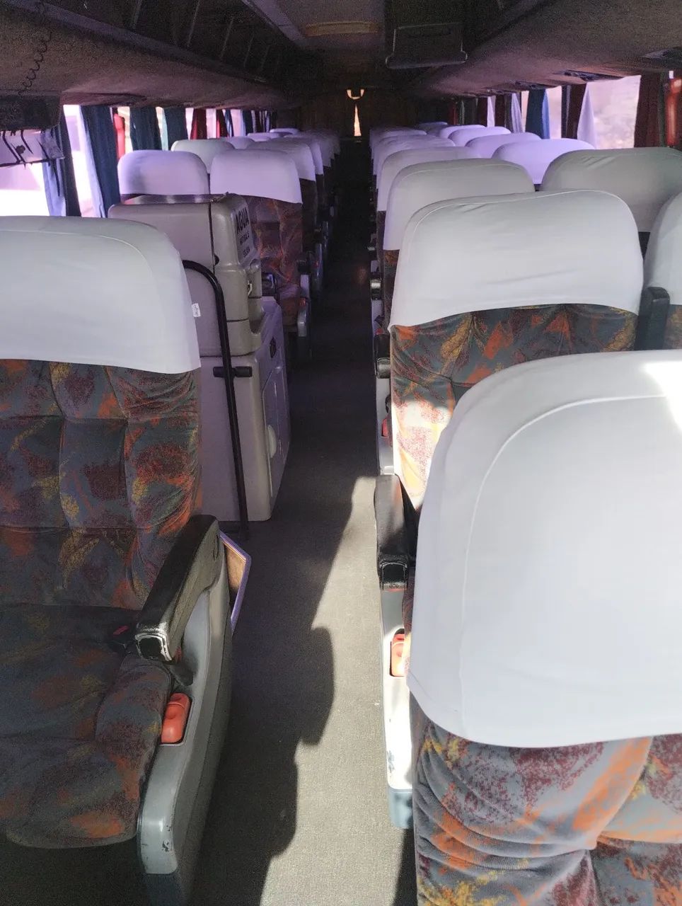 Vendo 02 ônibus em perfeito estado, rodando, manutenção em dia prontos para trabalhar. - Foto 6