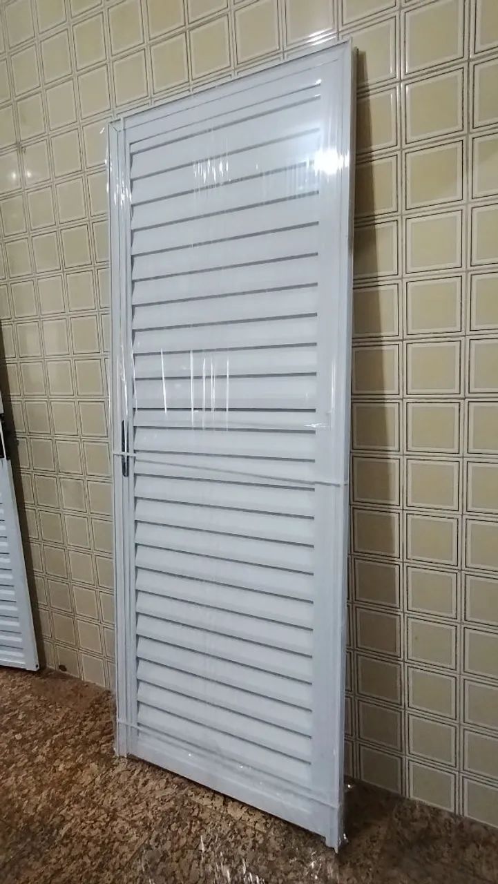 Queimão de Estoque - Porta alumínio branco 60cm, 70cm ou 80cm  - Foto 3