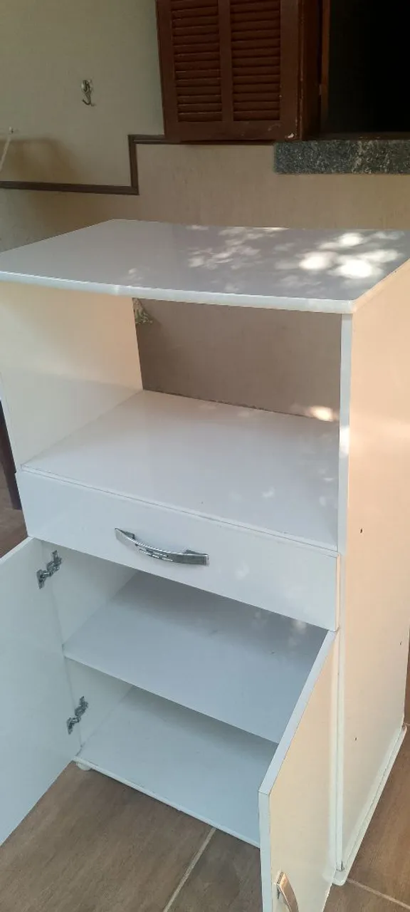 Armário Branco com Gaveta e Prateleiras