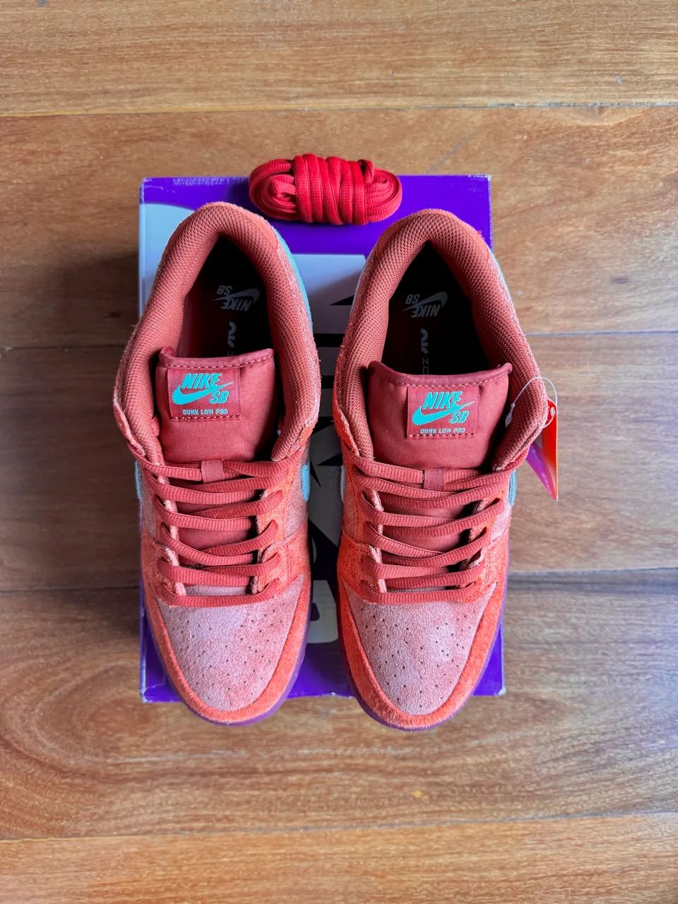 Nike SB Dunk Low - Mystic Red - Original - Número 42 - Foto 2