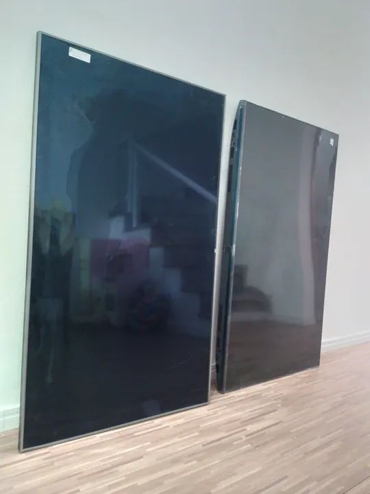 Televisão 55 tela trincada modelo 55UR e 55UJ