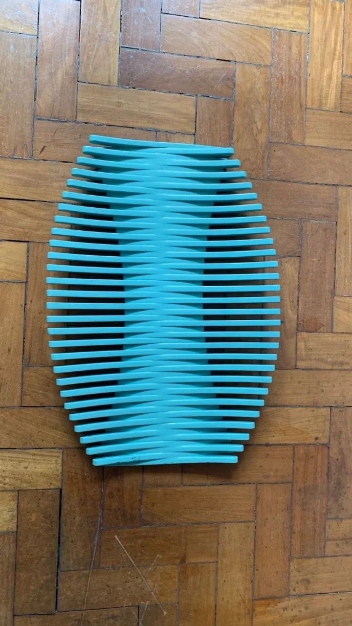 Fruteira Arraia - design Estúdio Lattoog em madeira azul - 7cm X 41cm X 58cm - Foto 2