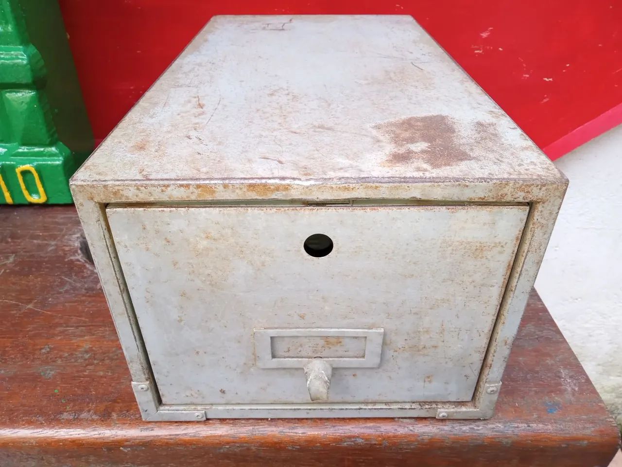 Gaveteiro de ferro antigo