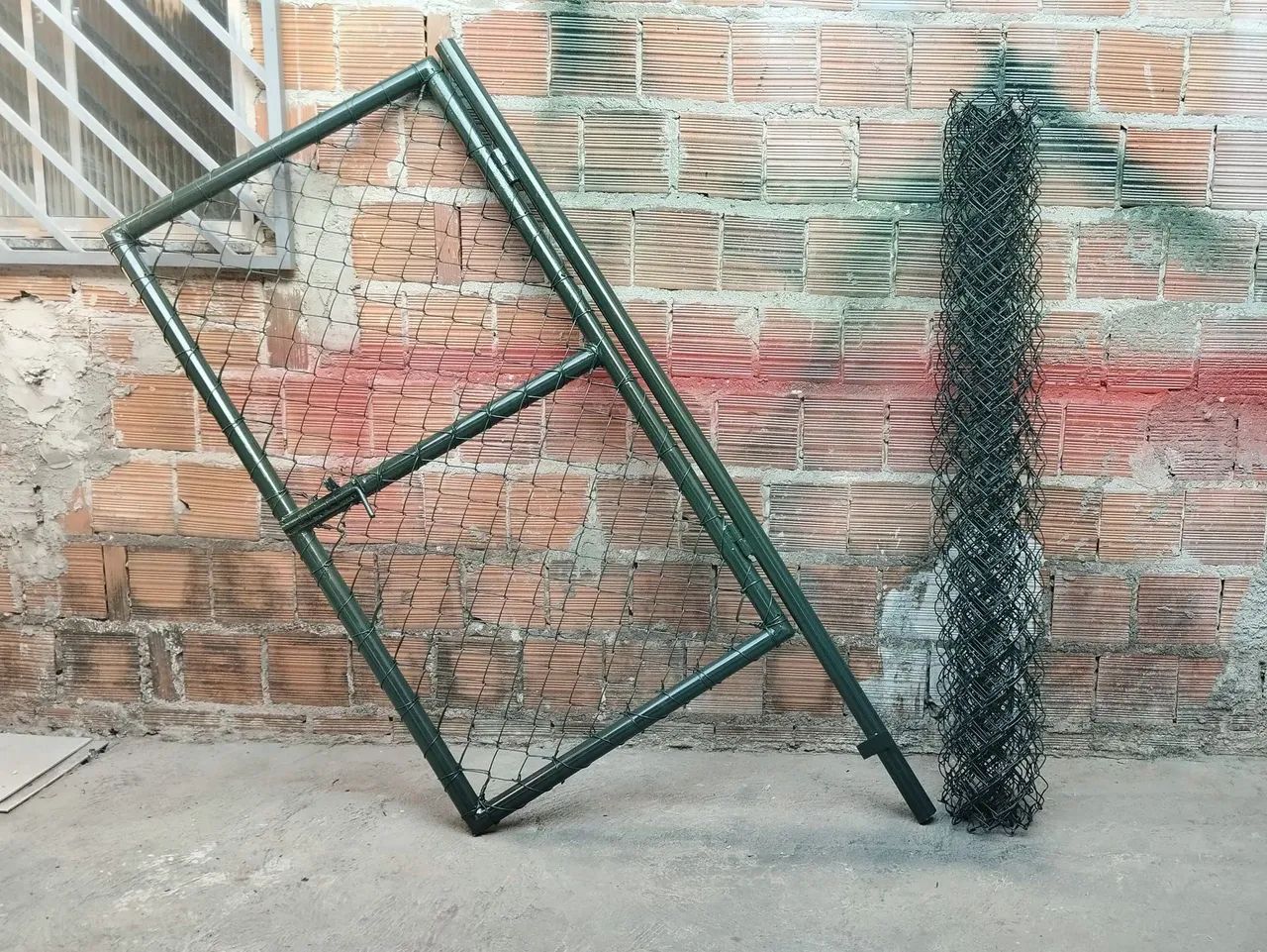 Portão pivotante com ferrolho / Portão deslizante com trilho e roldanas  - Foto 3