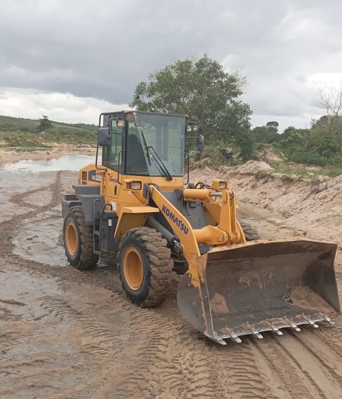 Pá mecânica Komatsu WA 200 - REVISADA - Foto 2