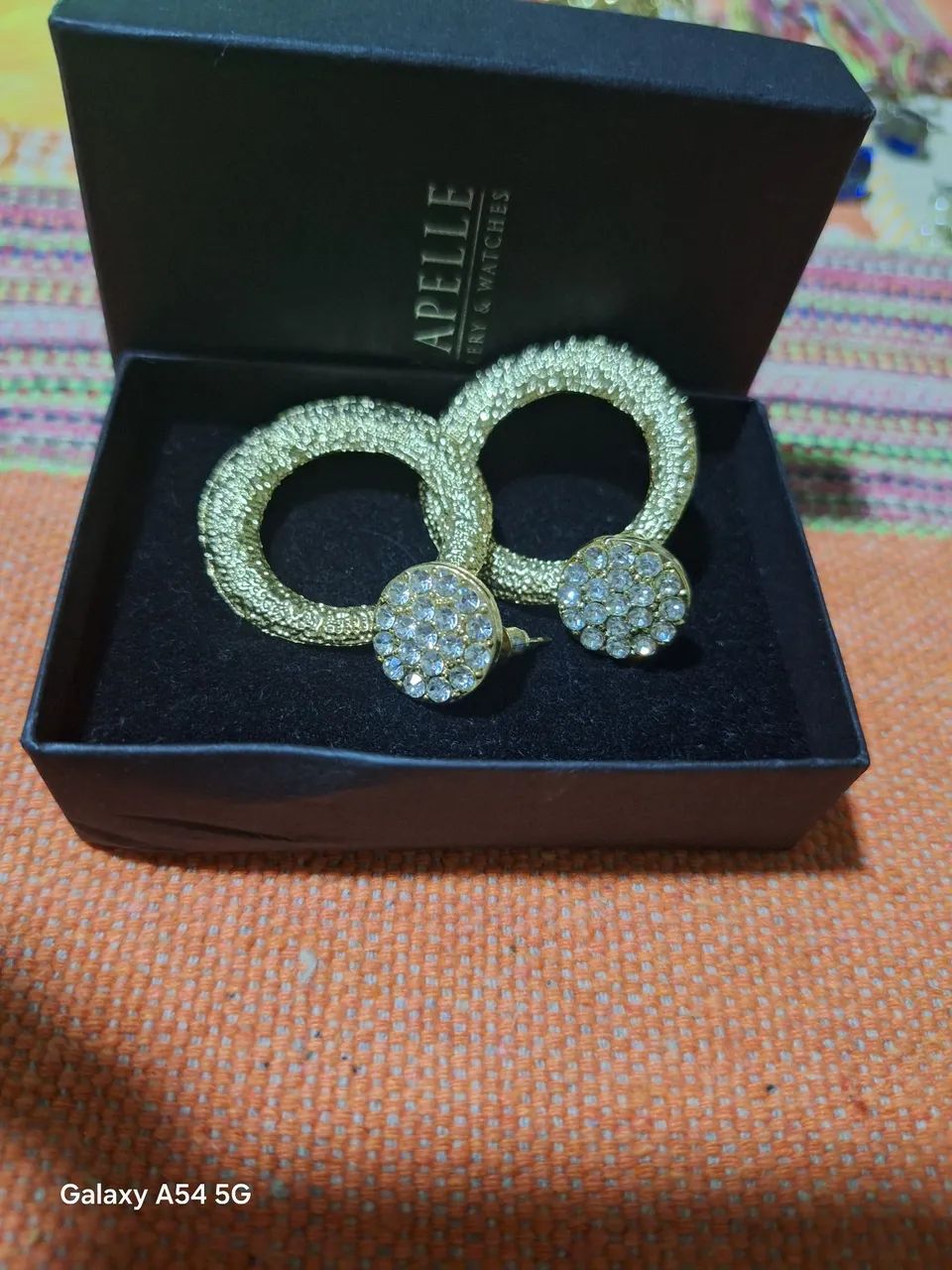 Brincos de argola folheado ouro 18 kl com pedras - Foto 4