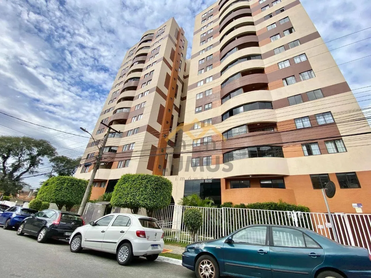Apartamento de 2 dormitórios mobiliado para alugar no Capão Raso.