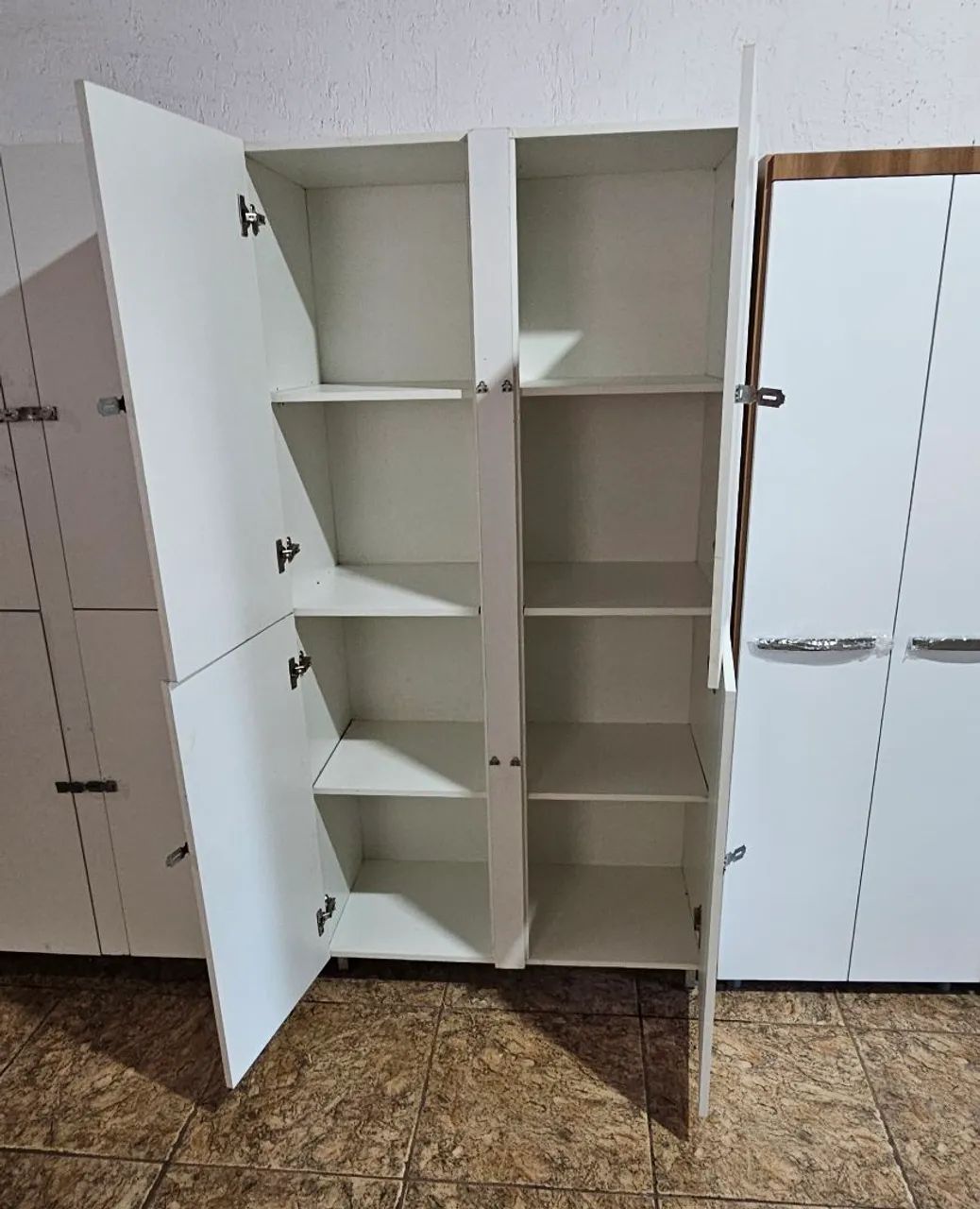 Armário Multiuso ou Roupeiro Comercial 100% MDF com tranca - Foto 2