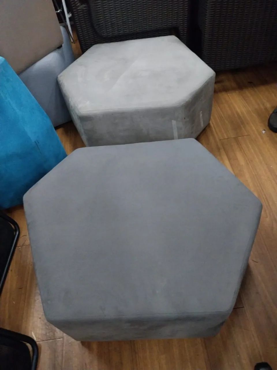 Puff hexagonal para escritório - Cavaletti - Cor chumbo - Foto 3
