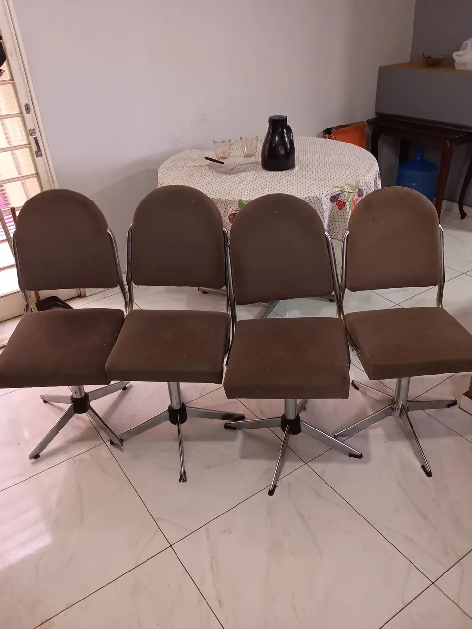 Conjunto de Cadeiras Giratórias Clássicas