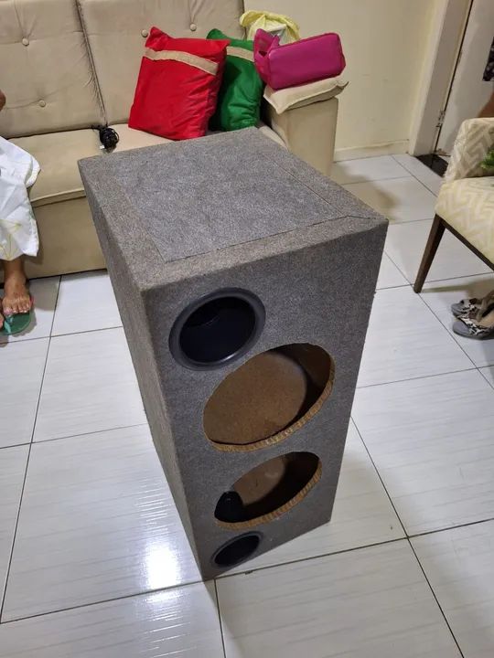 Caixa para 2 subwoofers de 10 polegadas